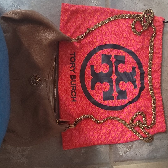 Is this authentic Tory Burch? Found in thrift store, only  Authentic Tori Burch